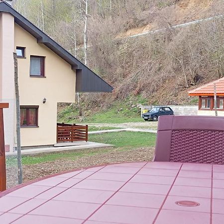 Vila Nada Crni Vrh Luaran gambar